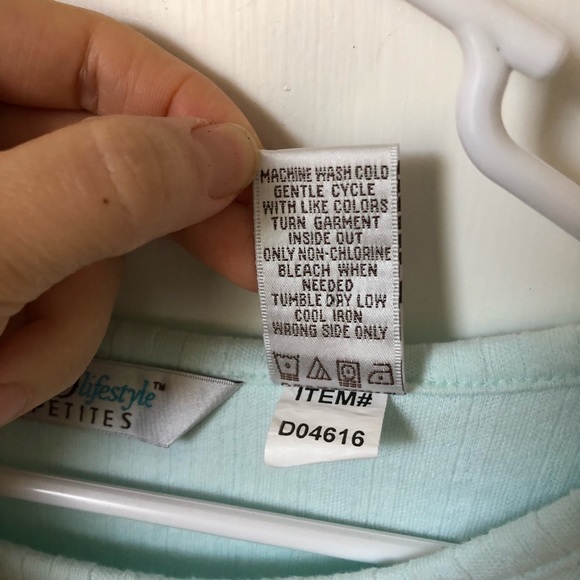 3/$10 D&D Lifestyle Seafoam Green Blue Textured Stripe Top Petite Medium M - Picture 4 of 9